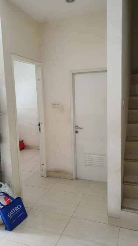 dijual rumah 2 lantai unit bagus kelapa gading