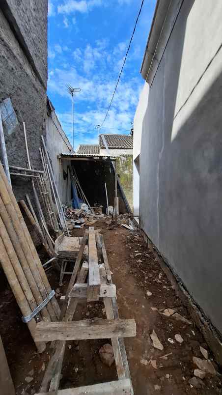 dijual rumah american classic di banyumanik semarang