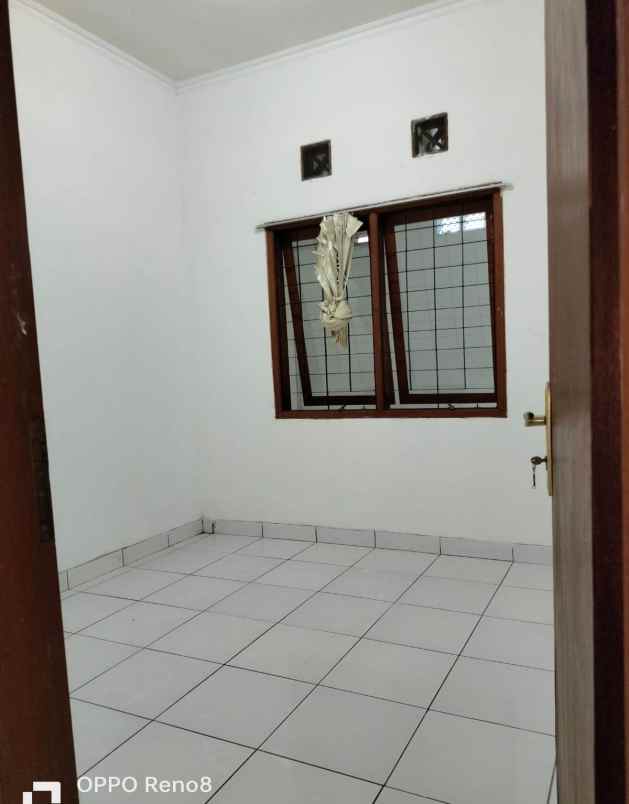 dijual rumah arcamanik endah