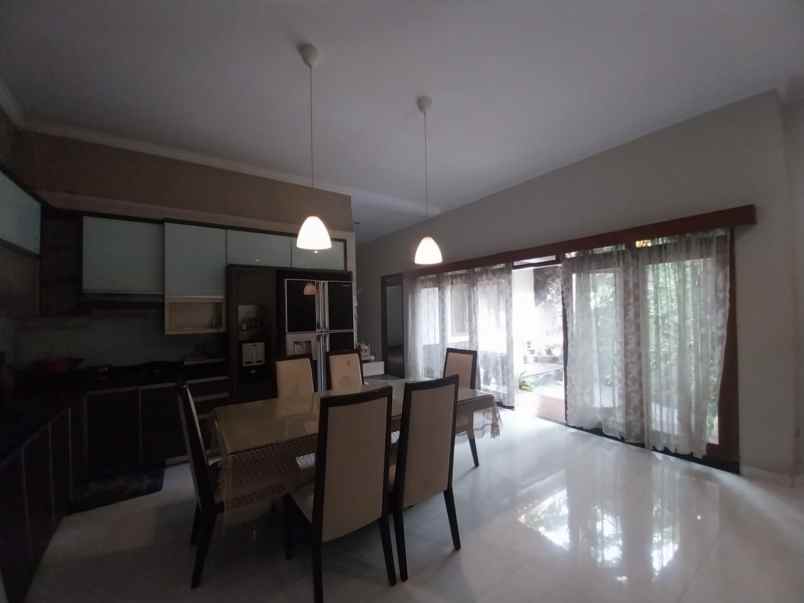 dijual rumah arcamanik endah