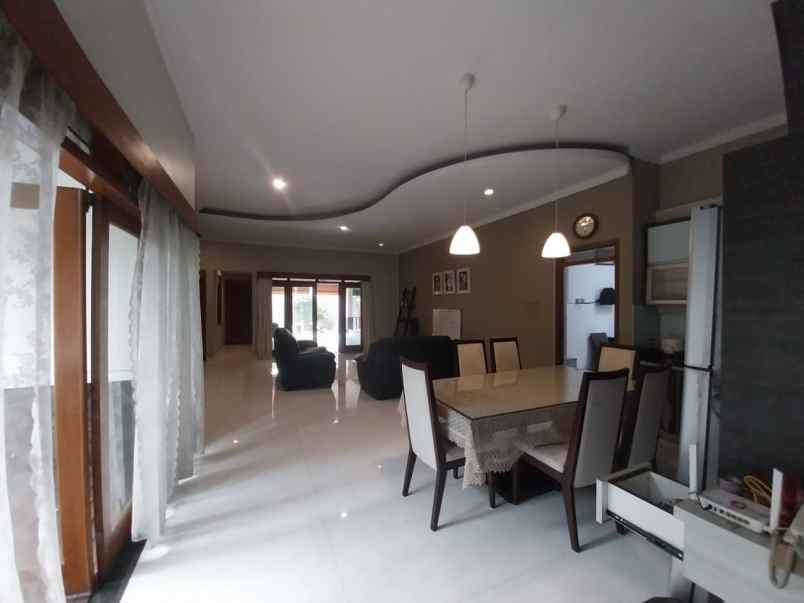 dijual rumah arcamanik endah