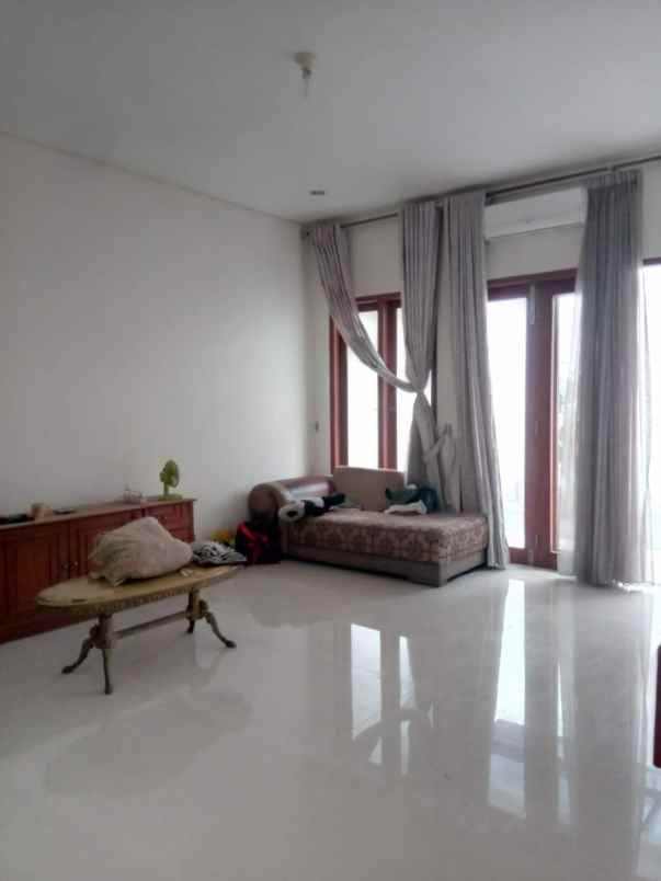 dijual rumah bagus residence