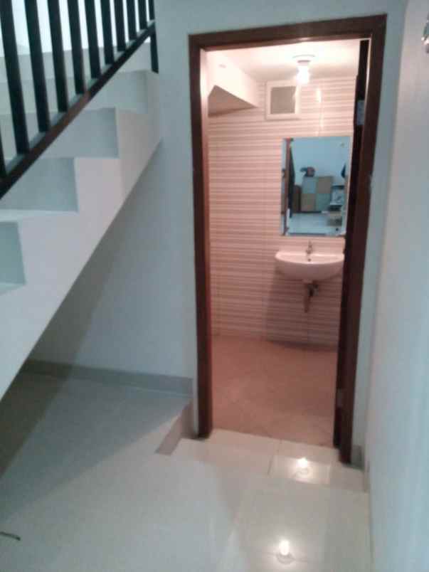 dijual rumah bagus residence