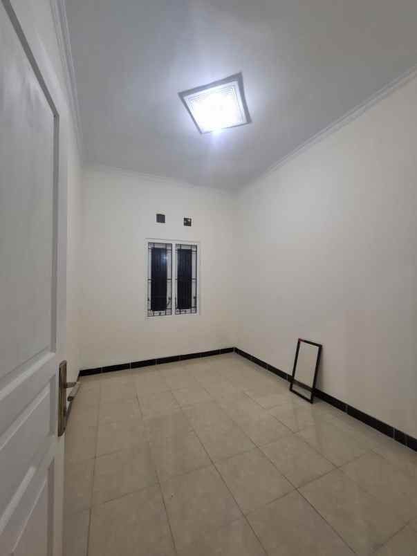 dijual rumah bakungan