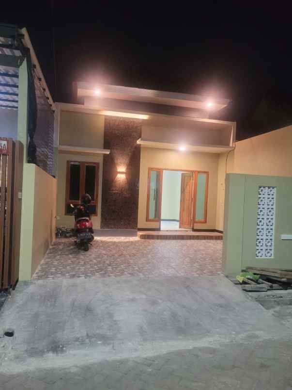 dijual rumah balas klumprik wiyung surabaya