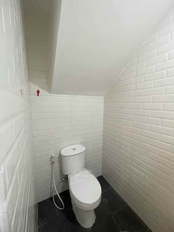 dijual rumah bambu apus