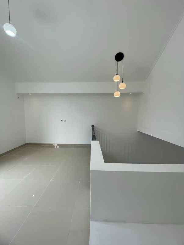 dijual rumah bambu apus