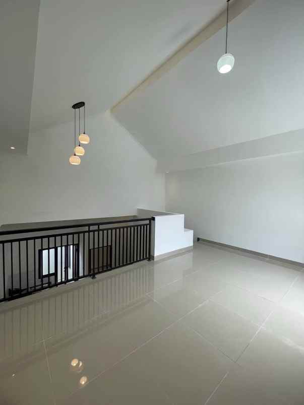 dijual rumah bambu apus