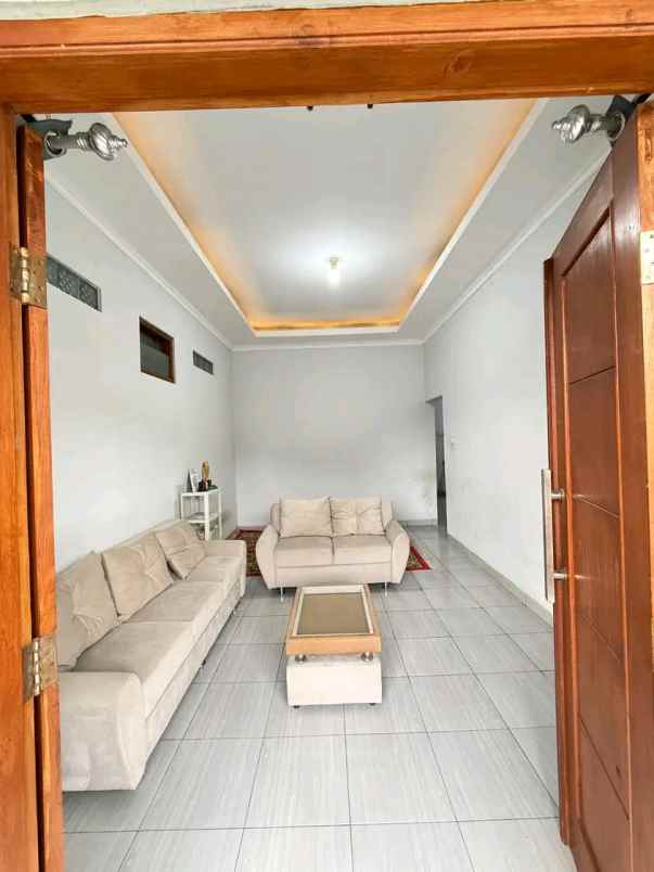 dijual rumah banguny