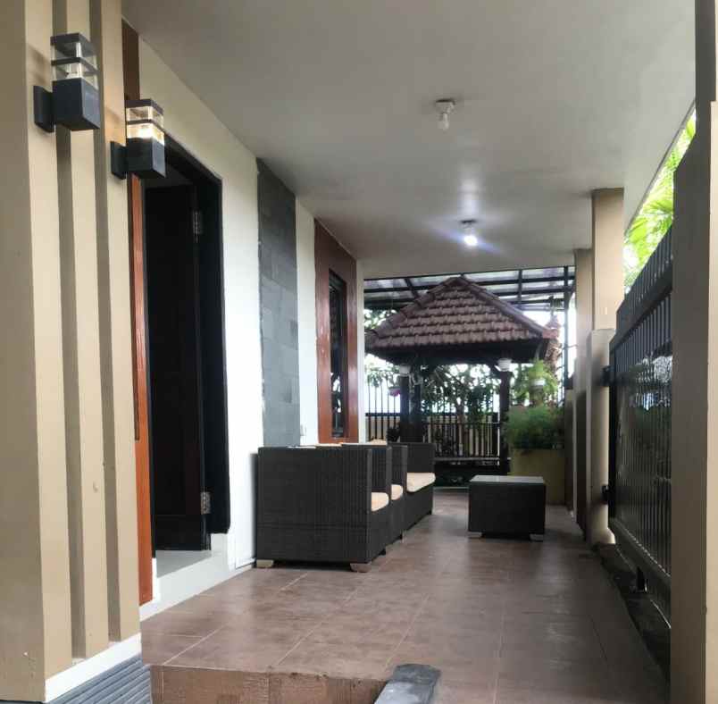 dijual rumah batu