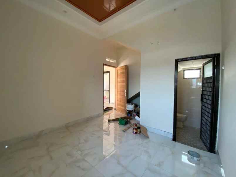 dijual rumah baturetno