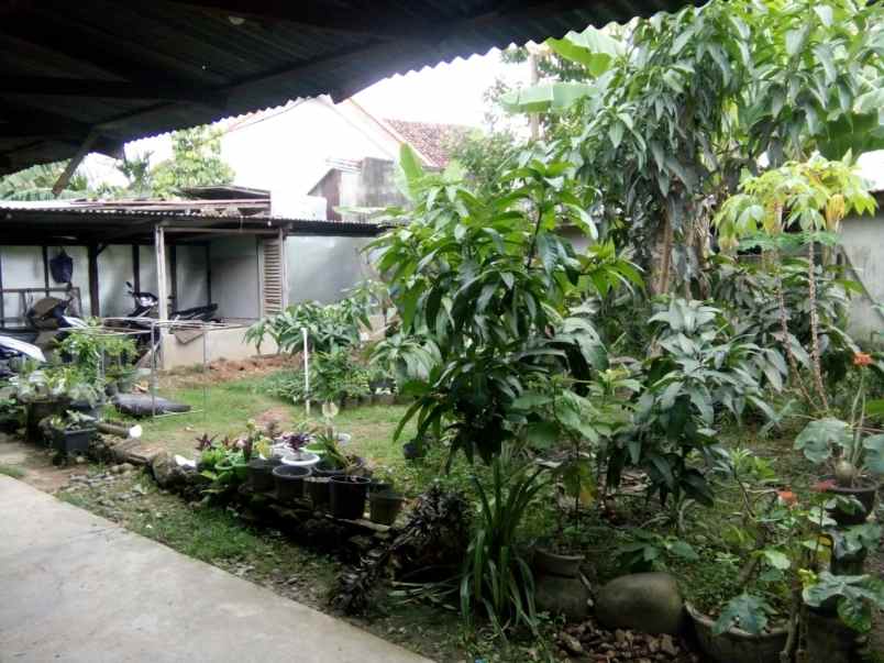 dijual rumah besar siap huni