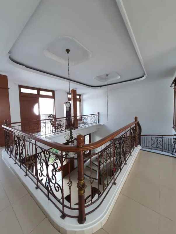 dijual rumah bintaro utama sektor