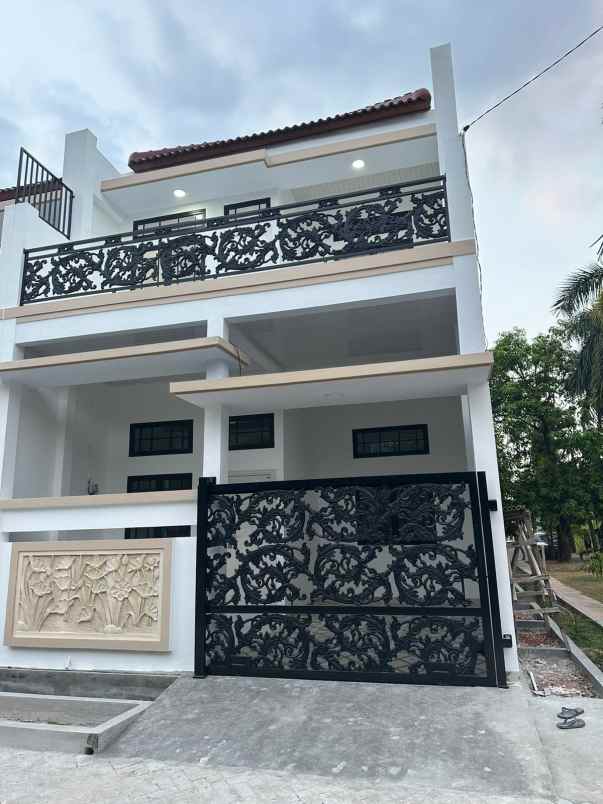 dijual rumah boulevard hijau kota