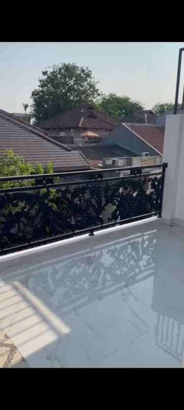 dijual rumah boulevard hijau kota