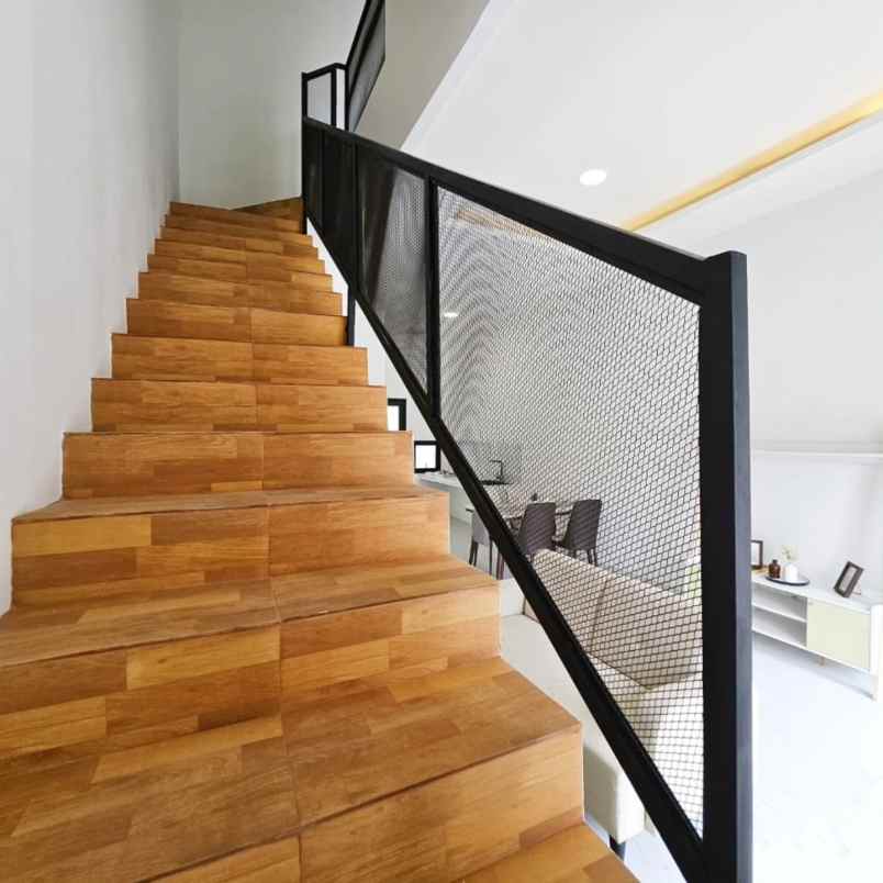 dijual rumah boulevard hijau kota