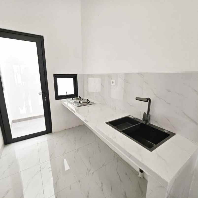 dijual rumah boulevard hijau kota