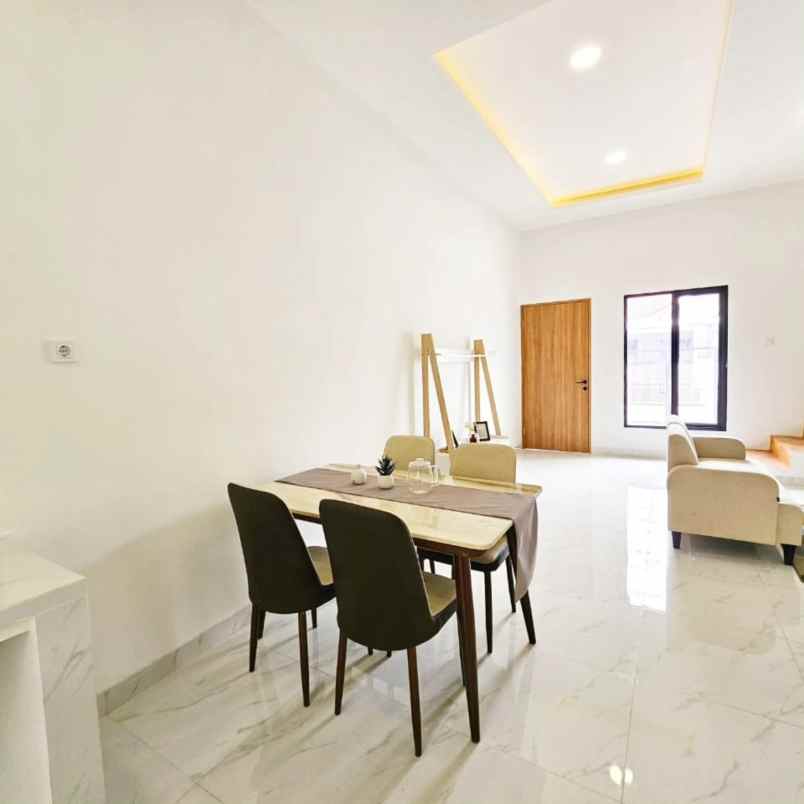 dijual rumah boulevard hijau kota