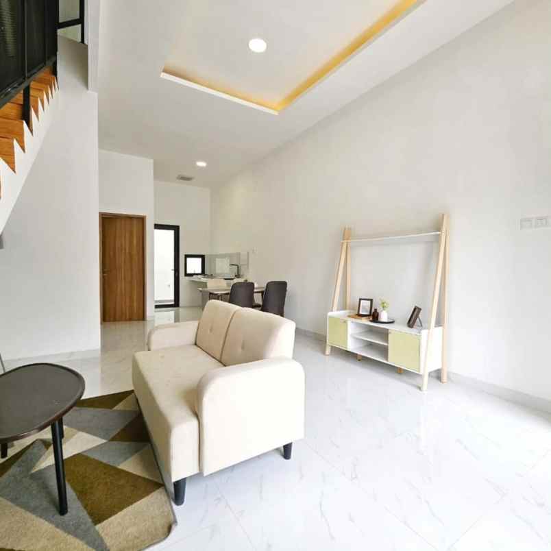 dijual rumah boulevard hijau kota