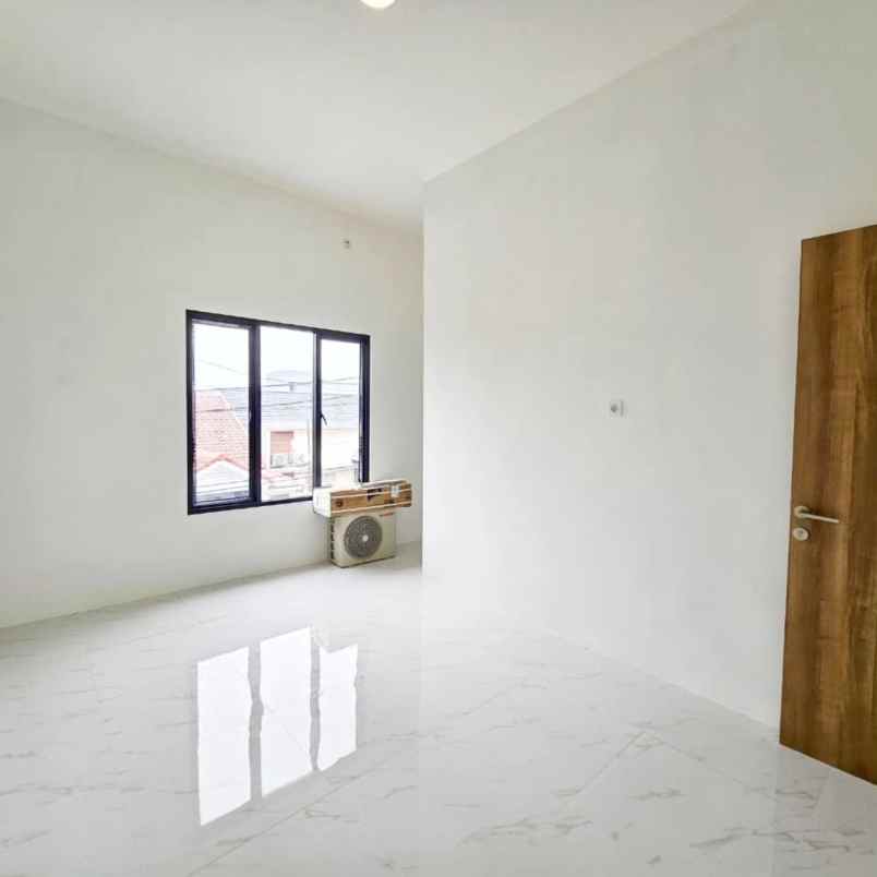 dijual rumah boulevard hijau kota