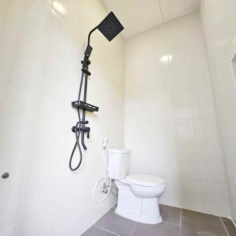 dijual rumah boulevard hijau kota