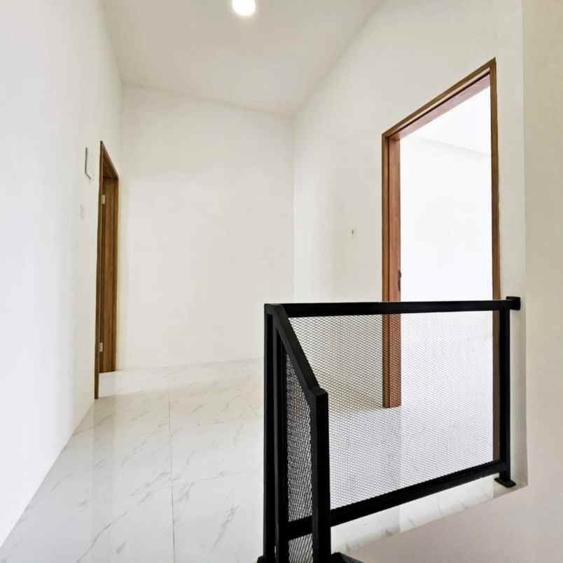 dijual rumah boulevard hijau kota