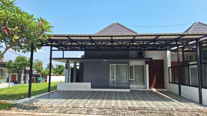 dijual rumah bsb village