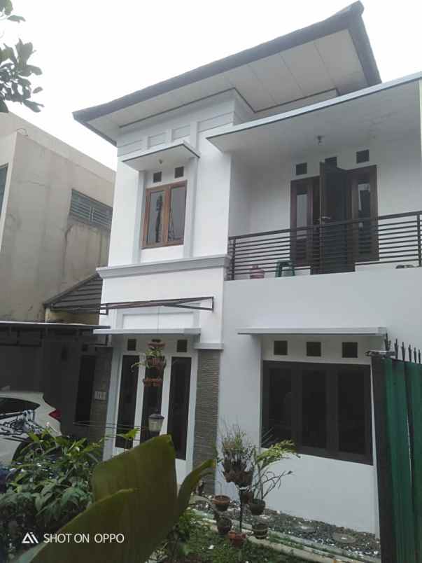 dijual rumah buah batu regency