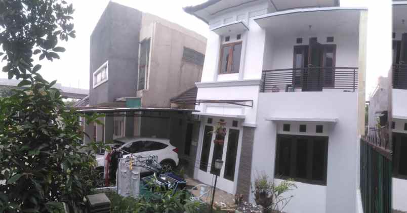 dijual rumah buah batu regency