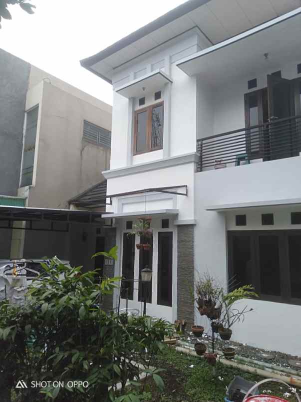 dijual rumah buah batu regency