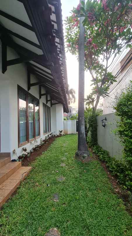 dijual rumah bunga flamboyan cipete