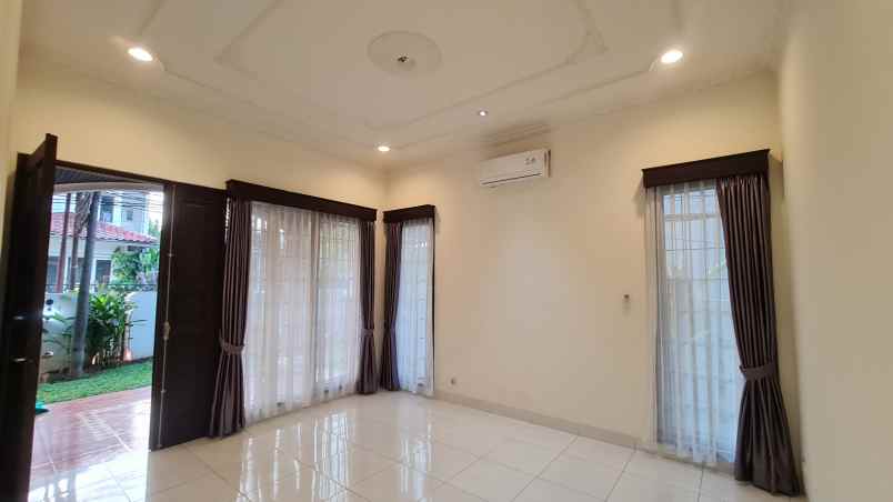 dijual rumah bunga flamboyan cipete