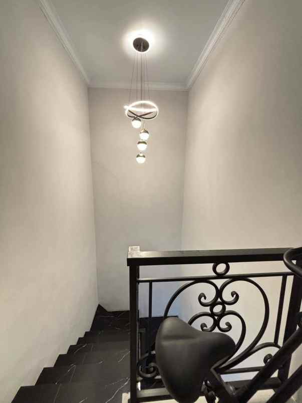 dijual rumah ciganjur