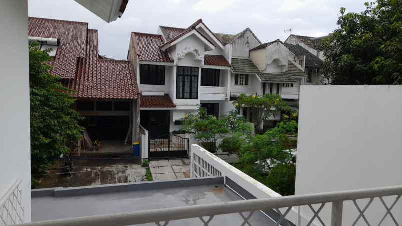 dijual rumah cinere