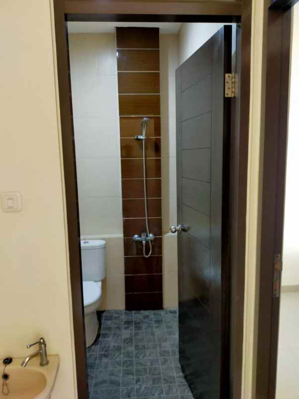 dijual rumah cipamokolan