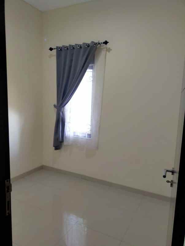 dijual rumah cipamokolan