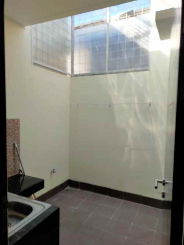 dijual rumah cipamokolan