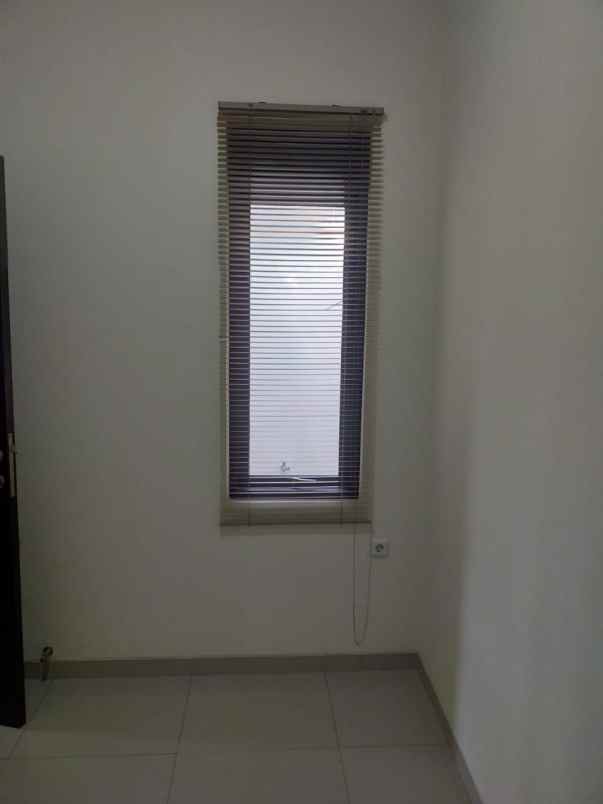 dijual rumah cipamokolan