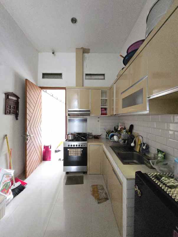 dijual rumah cipinang kebembem