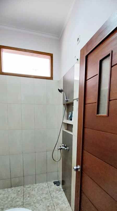 dijual rumah cisaranten