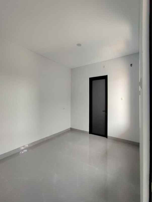 dijual rumah citraland raffles garden