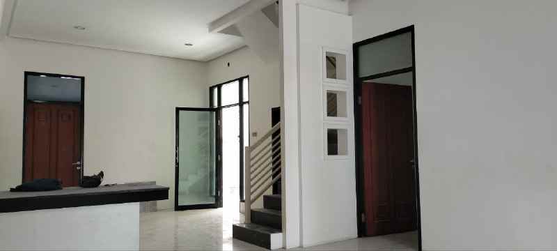 dijual rumah citraland surabaya