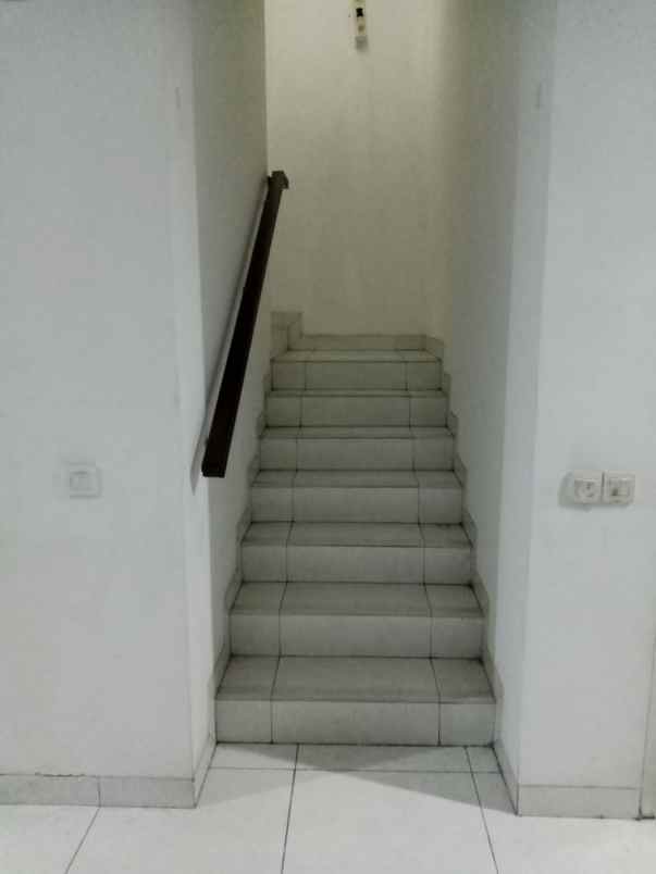 dijual rumah cluster alamanda jakarta