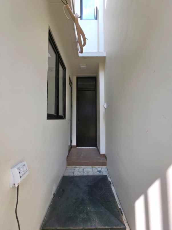 dijual rumah cluster regia summarecon