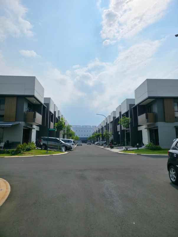 dijual rumah cluster regia summarecon