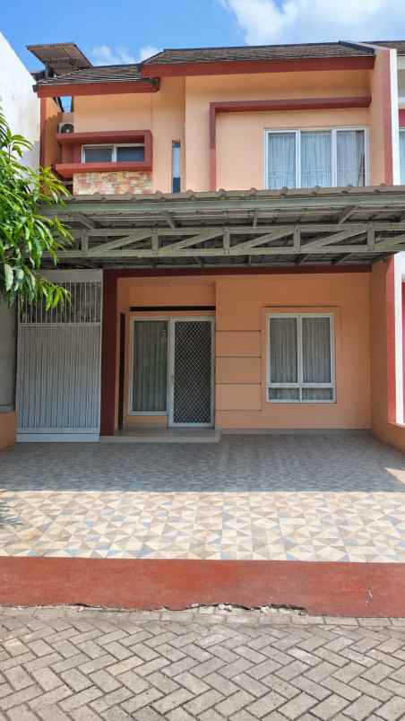 dijual rumah cluster teresta metland