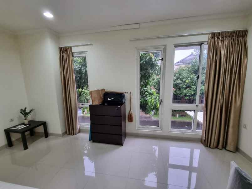dijual rumah cluster thomson gading serpong