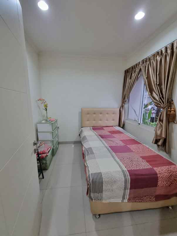 dijual rumah cluster thomson gading serpong