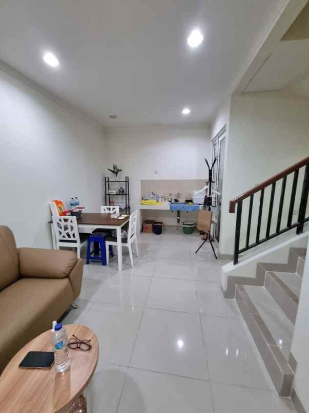 dijual rumah cluster thomson gading serpong