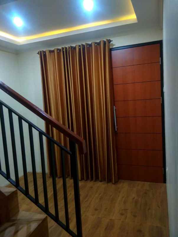 dijual rumah condet